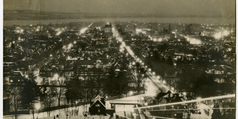 Hamilton at night from the top of the James St. Incline Railway [193-?]